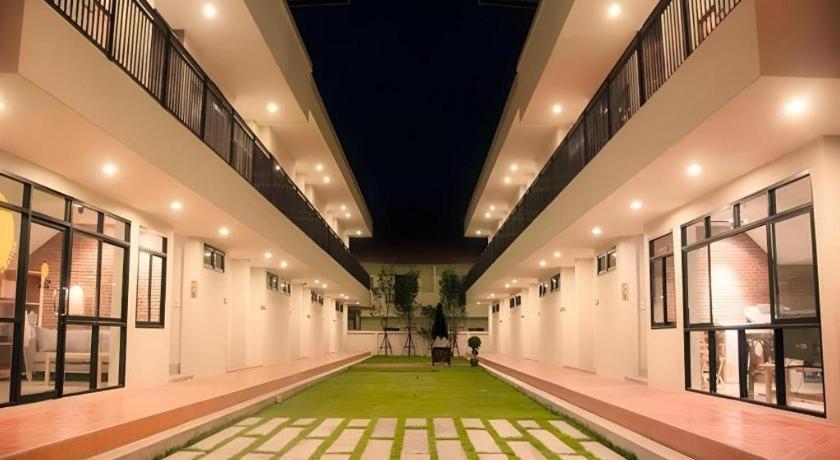 Yellow Moon Hotel Pattaya Exterior foto